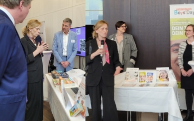 Bundesministerin Karin Prien an den Infost&auml;nden der&nbsp;Initiative Klischeefrei und des Girs'Day/Boys'Day